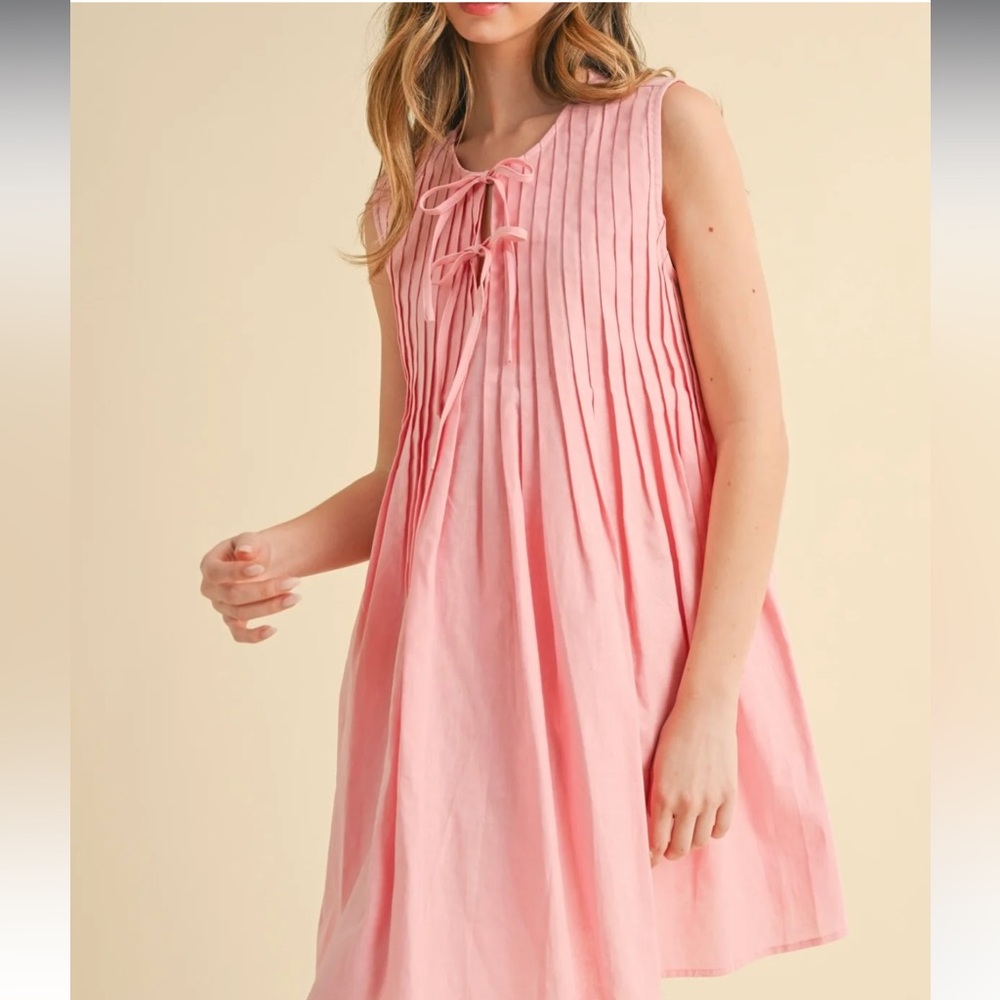 Pink Sleeveless Pleated Dress